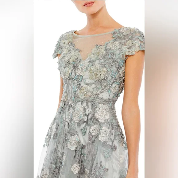 Floral embroidered short sleeve gown
NWT- style 20294 - Picture 3 of 3